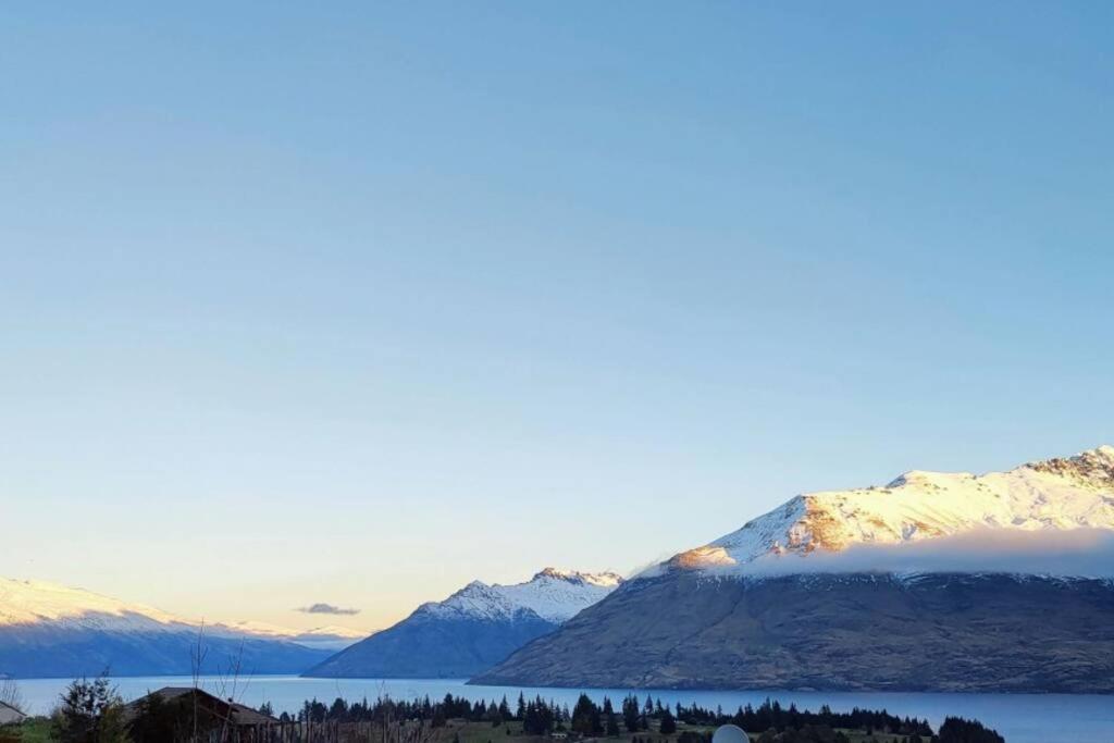 Awesome Studio - Amazing Mountain & Lake Views Queenstown Eksteriør billede